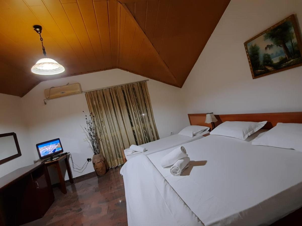 Vila 57 Hotel Tirana Esterno foto