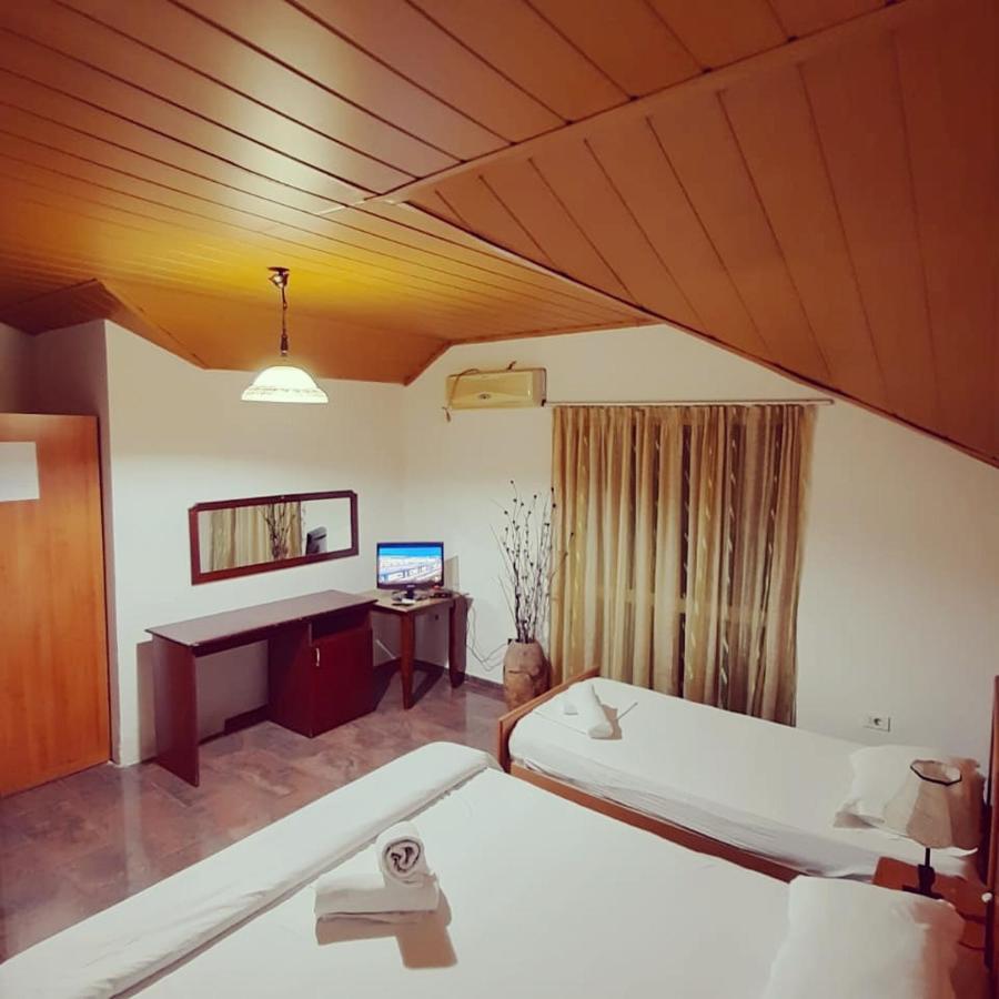 Vila 57 Hotel Tirana Esterno foto