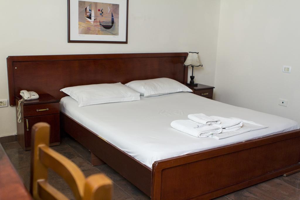 Vila 57 Hotel Tirana Camera foto