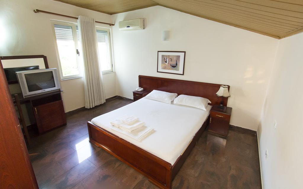 Vila 57 Hotel Tirana Camera foto