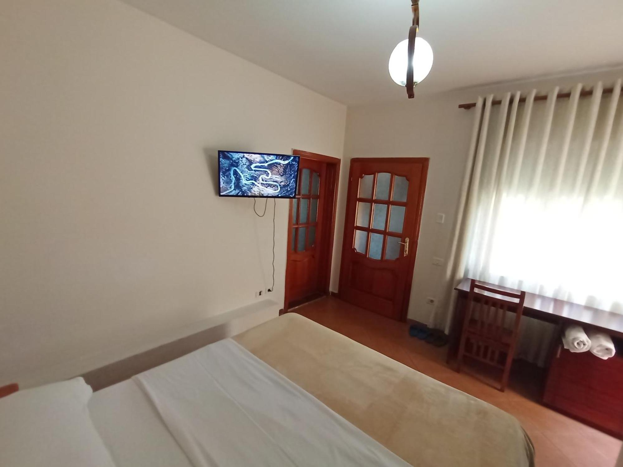 Vila 57 Hotel Tirana Esterno foto