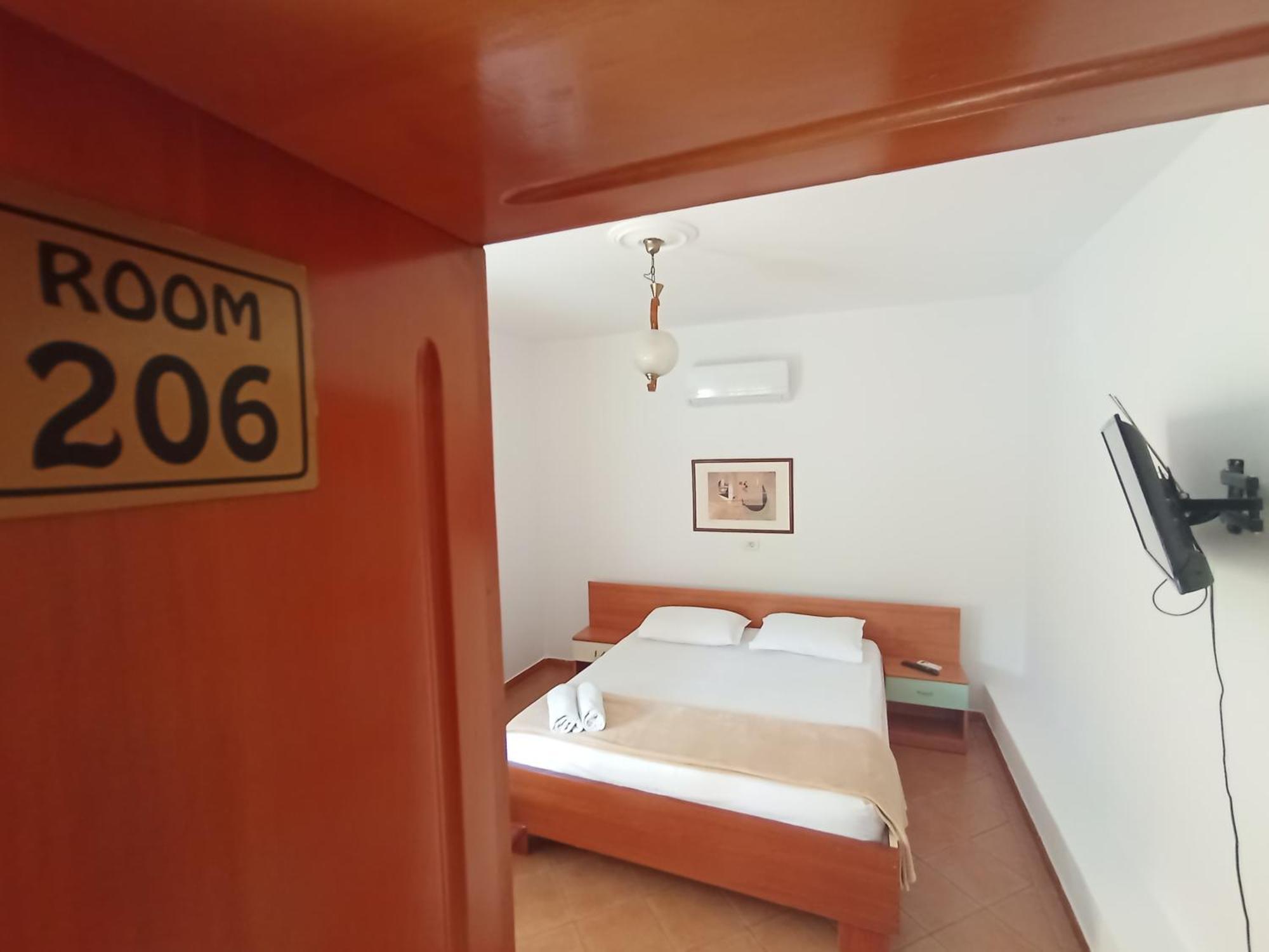 Vila 57 Hotel Tirana Esterno foto